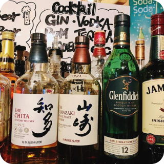 店内のリカー棚